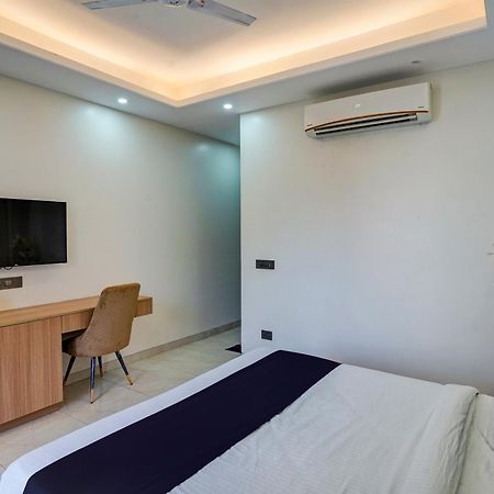 Hotel O Parkinn Гургаон Экстерьер фото
