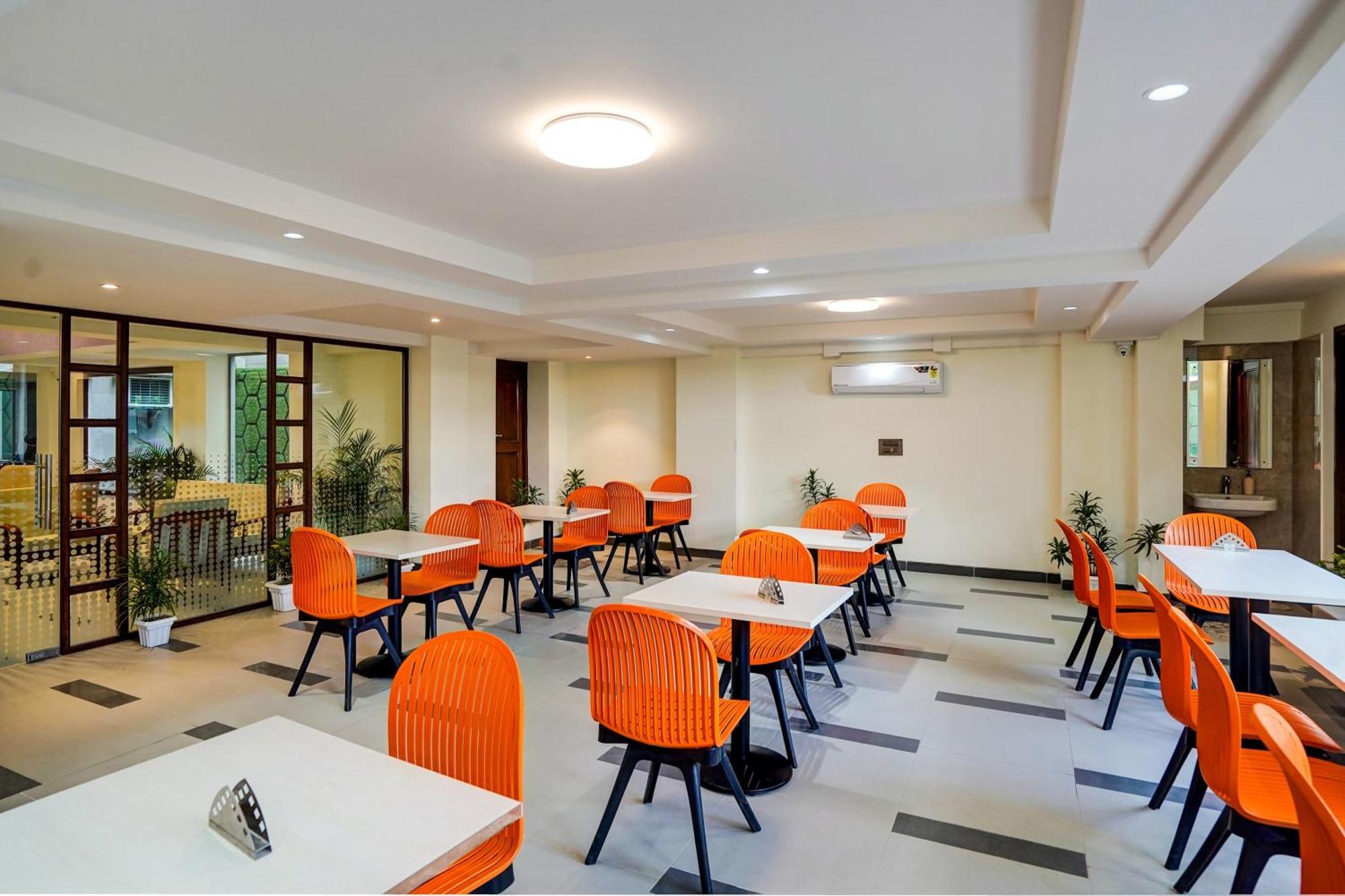 Hotel O Parkinn Гургаон Экстерьер фото
