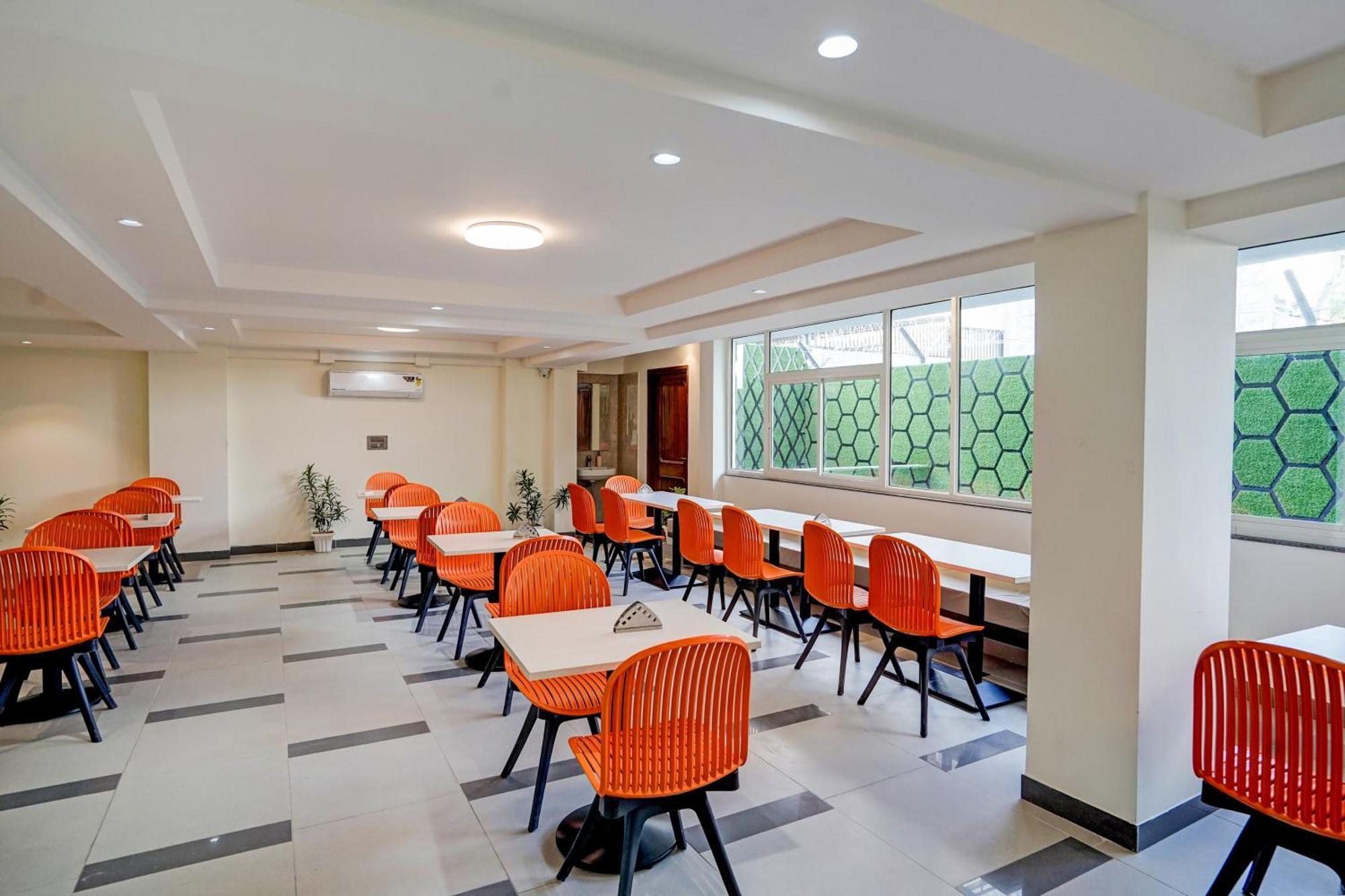 Hotel O Parkinn Гургаон Экстерьер фото