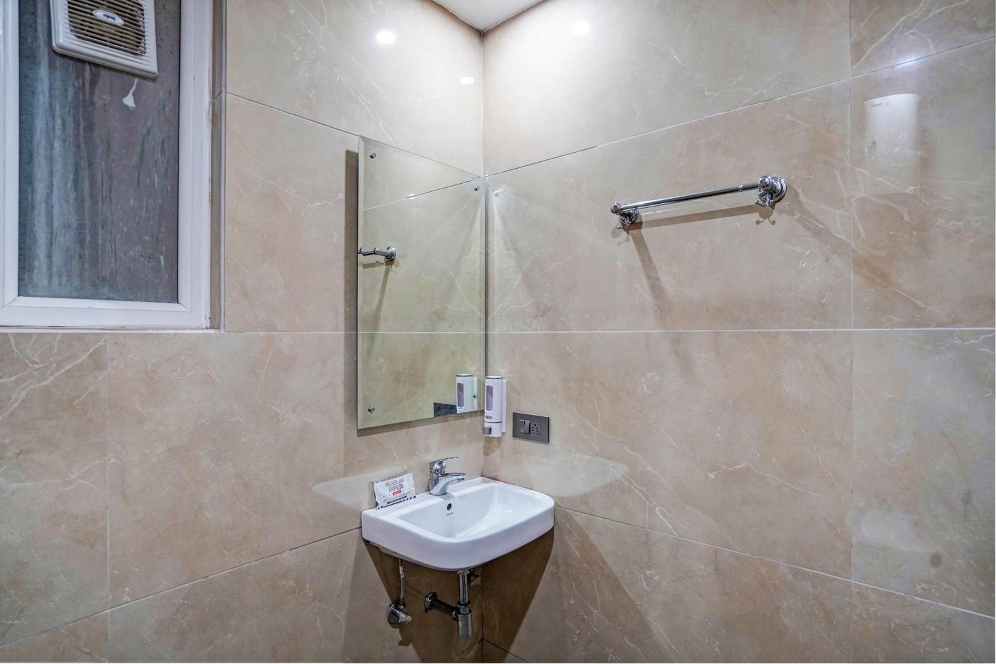 Hotel O Parkinn Гургаон Экстерьер фото