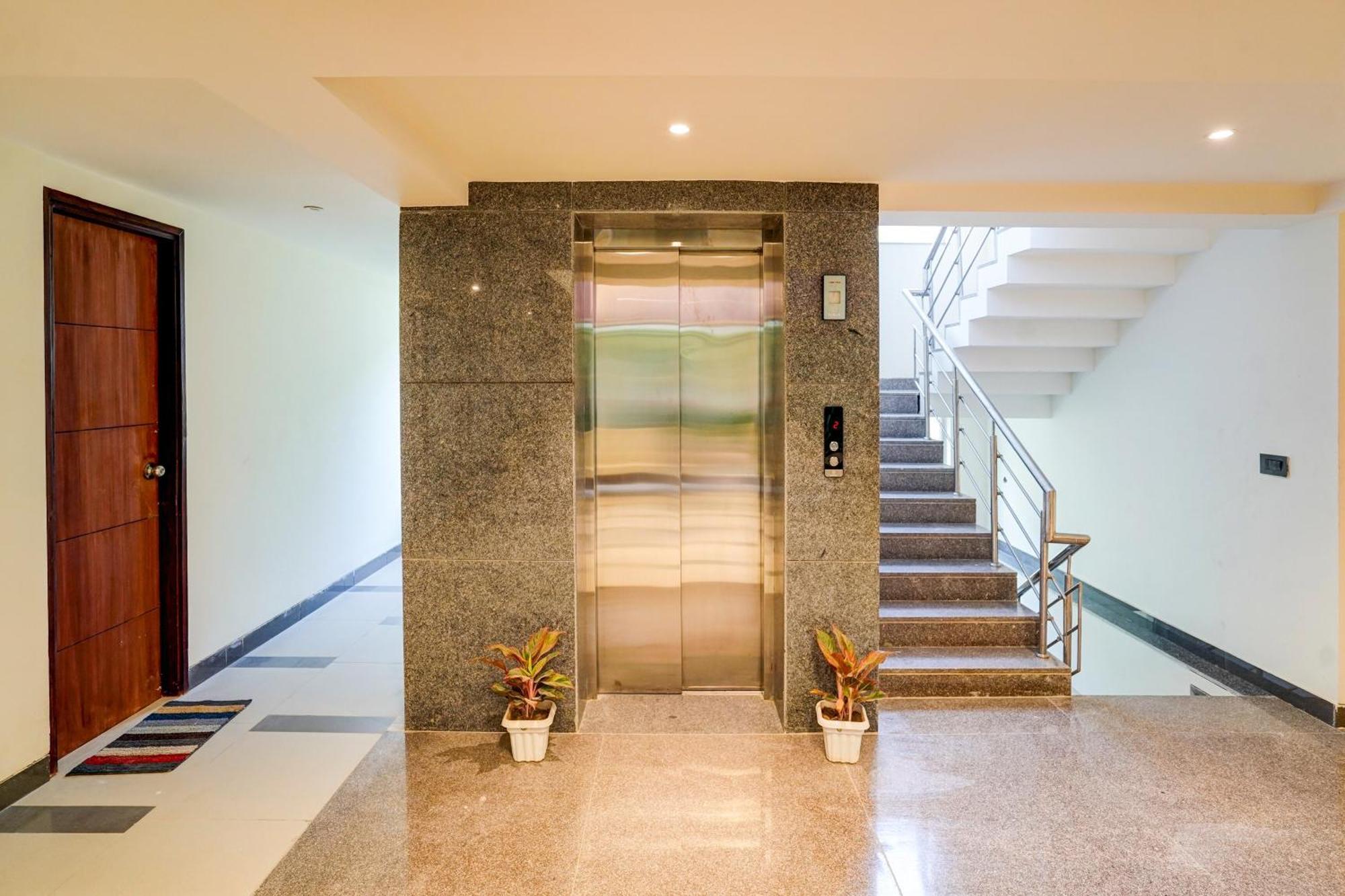 Hotel O Parkinn Гургаон Экстерьер фото