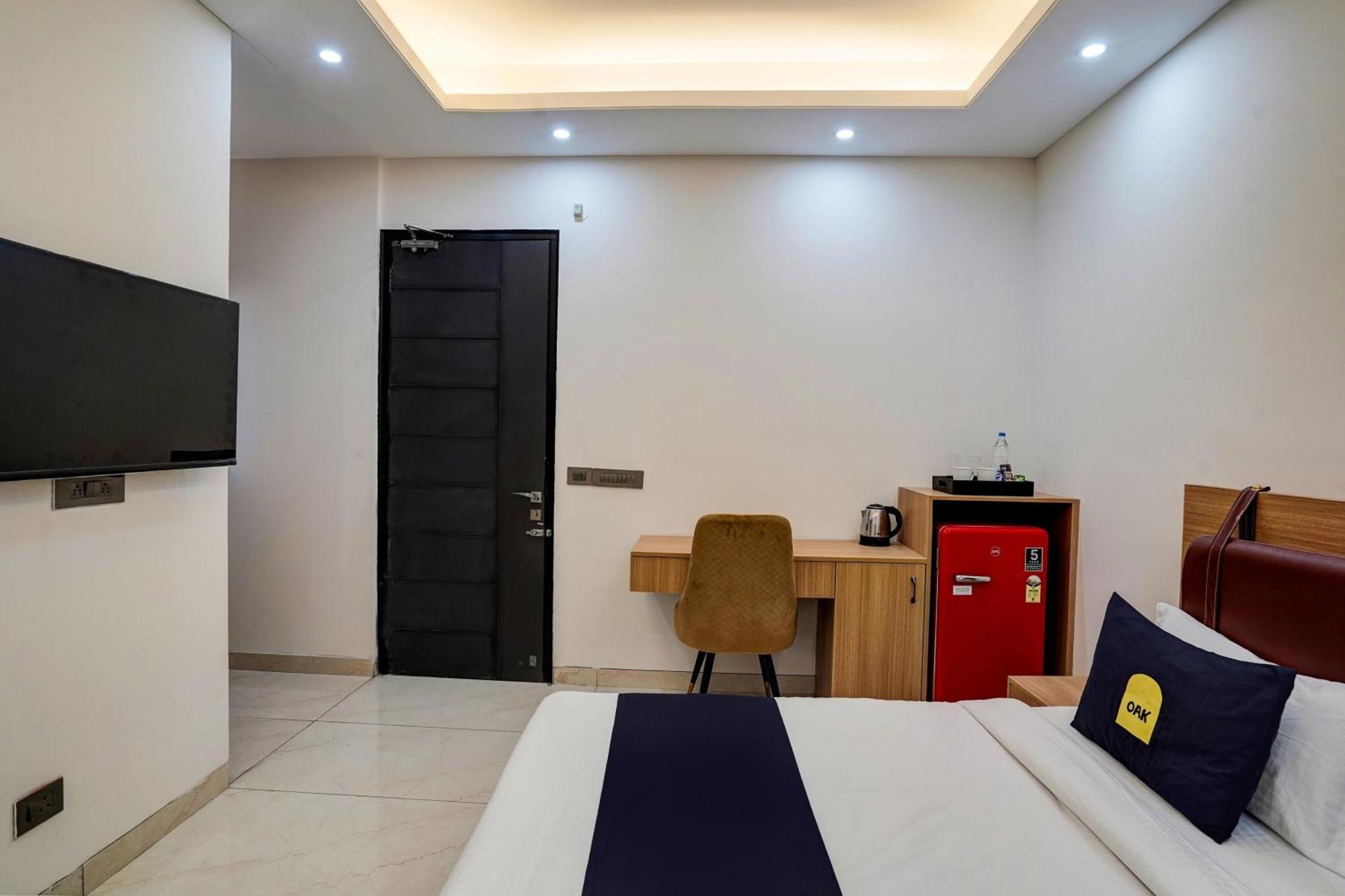 Hotel O Parkinn Гургаон Экстерьер фото
