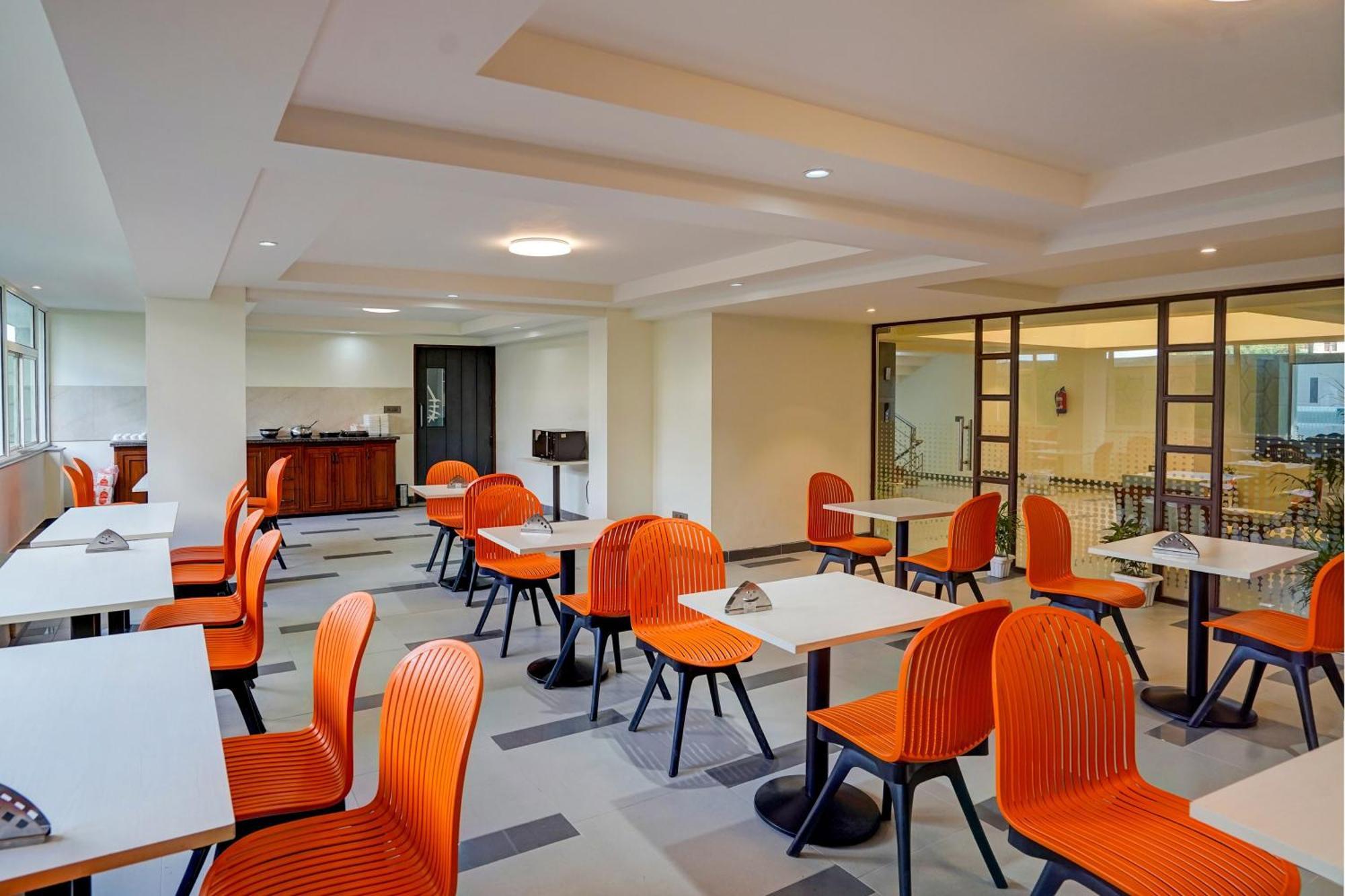 Hotel O Parkinn Гургаон Экстерьер фото